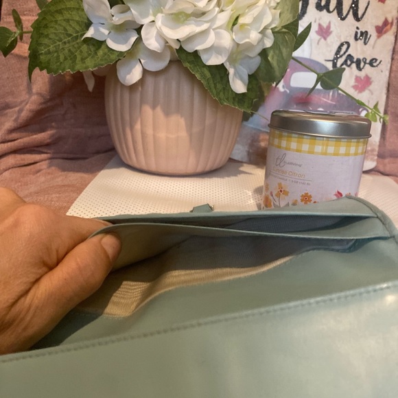 Good condition.  Gucci Jackie long wallet with locking clasp. - Picture 10 of 14